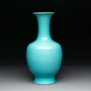 A Chinese turquoise-glazed vase, Qianlong mark and of the period — photo 5