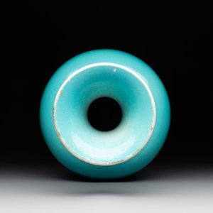A Chinese turquoise-glazed vase, Qianlong mark and of the period — photo 6