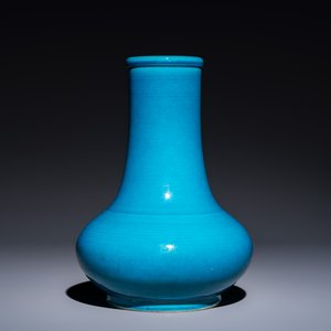 A Chinese turquoise-glazed vase — photo 2