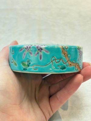 A Chinese turquoise-ground 'Da Ya Zhai 大雅齋' jar and cover, Yong Qing Chang Chun 永慶長春 mark, 19/20th C. — photo 11