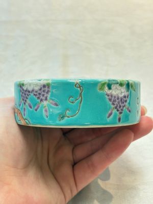 A Chinese turquoise-ground 'Da Ya Zhai 大雅齋' jar and cover, Yong Qing Chang Chun 永慶長春 mark, 19/20th C. — photo 12