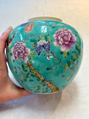 A Chinese turquoise-ground 'Da Ya Zhai 大雅齋' jar and cover, Yong Qing Chang Chun 永慶長春 mark, 19/20th C. — photo 2