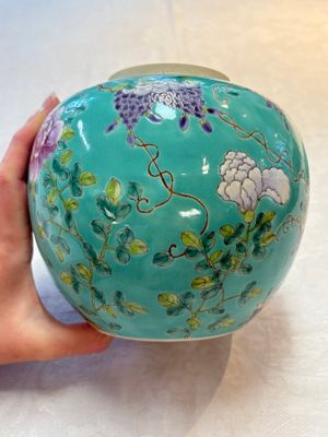 A Chinese turquoise-ground 'Da Ya Zhai 大雅齋' jar and cover, Yong Qing Chang Chun 永慶長春 mark, 19/20th C. — photo 3