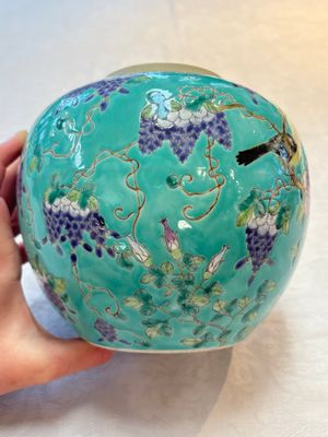 A Chinese turquoise-ground 'Da Ya Zhai 大雅齋' jar and cover, Yong Qing Chang Chun 永慶長春 mark, 19/20th C. — photo 5