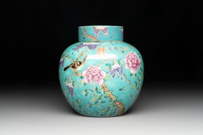 A Chinese turquoise-ground 'Da Ya Zhai 大雅齋' jar and cover, Yong Qing Chang Chun 永慶長春 mark, 19/20th C.