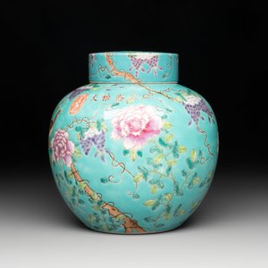 A Chinese turquoise-ground 'Da Ya Zhai 大雅齋' jar and cover, Yong Qing Chang Chun 永慶長春 mark, 19/20th C. — photo 4