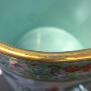 A Chinese turquoise ground enamelled brush pot, Qianlong mark, 20th C. — photo 14