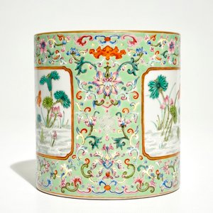 A Chinese turquoise ground enamelled brush pot, Qianlong mark, 20th C. — photo 3