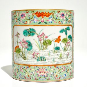 A Chinese turquoise ground enamelled brush pot, Qianlong mark, 20th C. — photo 4