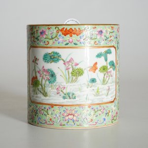 A Chinese turquoise ground enamelled brush pot, Qianlong mark, 20th C. — photo 8
