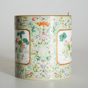 A Chinese turquoise ground enamelled brush pot, Qianlong mark, 20th C. — photo 9