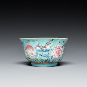A Chinese turquoise-ground famille rose bowl and matching plate, Guangxu mark and of the period — 照片 4