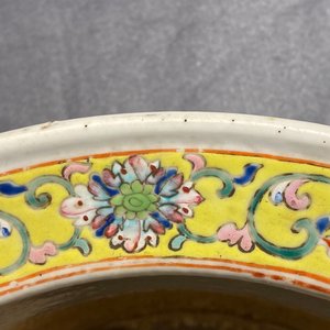 A Chinese turquoise-ground famille rose jardinière, 19th C. — 照片 8
