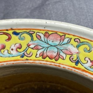 A Chinese turquoise-ground famille rose jardinière, 19th C. — 照片 9