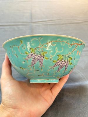 A Chinese turquoise-ground grisaille-decorated Dayazhai-style bowl and a libation cup, Yong Qing Chang Chun 永慶長春 mark, 19th C. — 照片 10