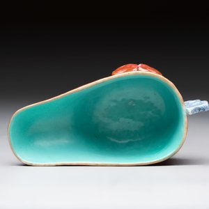 A Chinese turquoise-ground grisaille-decorated Dayazhai-style bowl and a libation cup, Yong Qing Chang Chun 永慶長春 mark, 19th C. — 照片 12