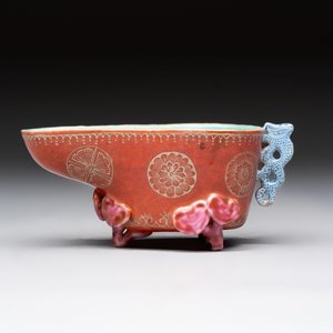 A Chinese turquoise-ground grisaille-decorated Dayazhai-style bowl and a libation cup, Yong Qing Chang Chun 永慶長春 mark, 19th C. — 照片 8