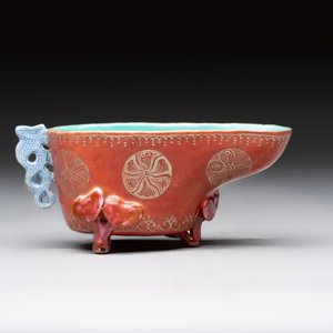A Chinese turquoise-ground grisaille-decorated Dayazhai-style bowl and a libation cup, Yong Qing Chang Chun 永慶長春 mark, 19th C. — 照片 10