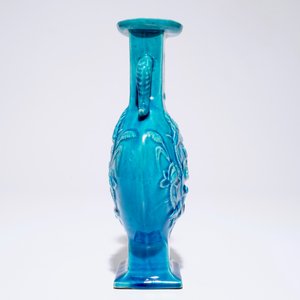 A Chinese turquoise relief-decorated moonflask with relief design, 19th C. — 照片 4
