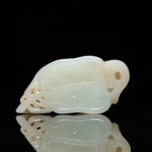 A Chinese 'twin cat' carved jade pendant, Qing — 照片 3