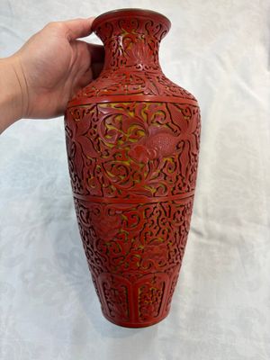 A Chinese two-colour lacquer 'Goldfish' vase, Republic — photo 1