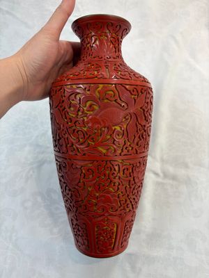 A Chinese two-colour lacquer 'Goldfish' vase, Republic — photo 2