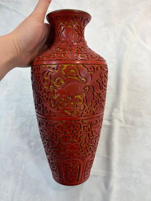 A Chinese two-colour lacquer 'Goldfish' vase, Republic — photo 4