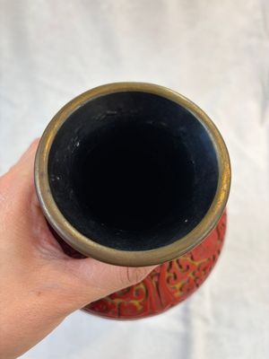 A Chinese two-colour lacquer 'Goldfish' vase, Republic — photo 5