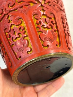 A Chinese two-colour lacquer 'Goldfish' vase, Republic — photo 9