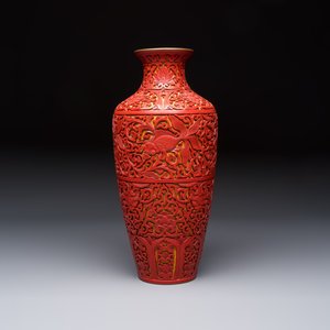 A Chinese two-colour lacquer 'Goldfish' vase, Republic — photo 3