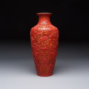A Chinese two-colour lacquer 'Goldfish' vase, Republic — photo 5