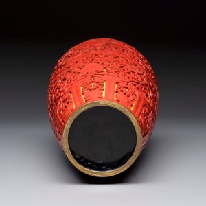 A Chinese two-colour lacquer 'Goldfish' vase, Republic — photo 7