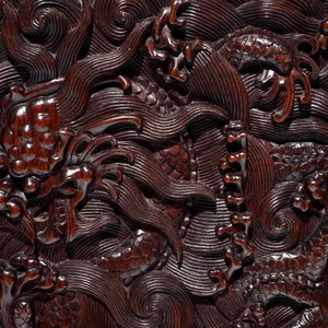 A Chinese two doors cabinet in hongmu and huanghuali with zitan dragon panels, 18/19th C. — 照片 6