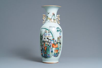 A Chinese two-sided famille rose vase, 19/20th C.