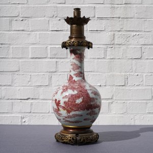 A Chinese underglaze red bottle-shaped 'dragon' vase with gilt-bronze mounts, 18/19th C. — 照片 20
