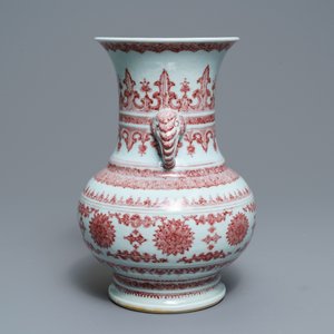 A Chinese underglaze red 'lotus' vase with elephant handles, Qianlong — 照片 2