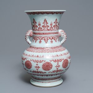 A Chinese underglaze red 'lotus' vase with elephant handles, Qianlong — 照片 3
