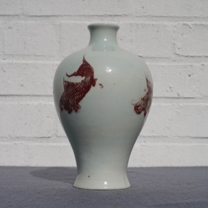 A Chinese underglaze red meiping 'carps' vase, Kangxi mark, 18/19th C. — 照片 8