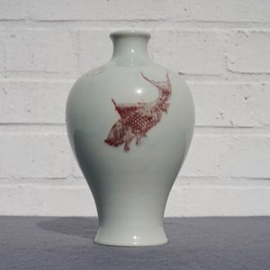A Chinese underglaze red meiping 'carps' vase, Kangxi mark, 18/19th C. — 照片 6