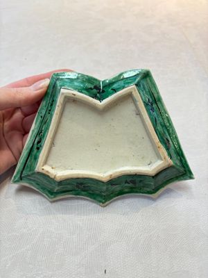 A Chinese verte biscuit 12-piece 'plum blossoms' sweetmeat set in a case, Kangxi — 照片 11