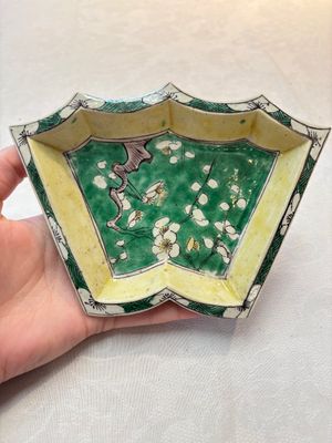 A Chinese verte biscuit 12-piece 'plum blossoms' sweetmeat set in a case, Kangxi — 照片 12