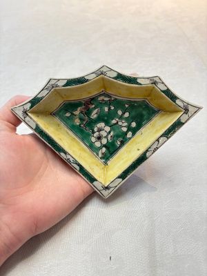 A Chinese verte biscuit 12-piece 'plum blossoms' sweetmeat set in a case, Kangxi — 照片 20