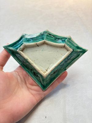 A Chinese verte biscuit 12-piece 'plum blossoms' sweetmeat set in a case, Kangxi — 照片 21