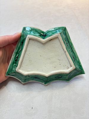 A Chinese verte biscuit 12-piece 'plum blossoms' sweetmeat set in a case, Kangxi — 照片 3