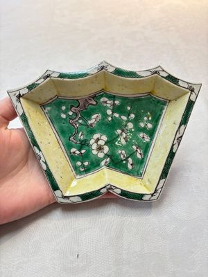 A Chinese verte biscuit 12-piece 'plum blossoms' sweetmeat set in a case, Kangxi — 照片 4