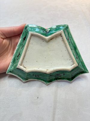 A Chinese verte biscuit 12-piece 'plum blossoms' sweetmeat set in a case, Kangxi — 照片 7