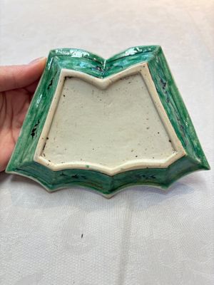 A Chinese verte biscuit 12-piece 'plum blossoms' sweetmeat set in a case, Kangxi — 照片 9
