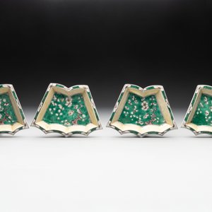 A Chinese verte biscuit 12-piece 'plum blossoms' sweetmeat set in a case, Kangxi — 照片 3