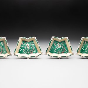 A Chinese verte biscuit 12-piece 'plum blossoms' sweetmeat set in a case, Kangxi — 照片 5