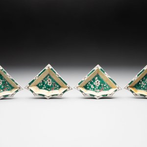 A Chinese verte biscuit 12-piece 'plum blossoms' sweetmeat set in a case, Kangxi — 照片 7